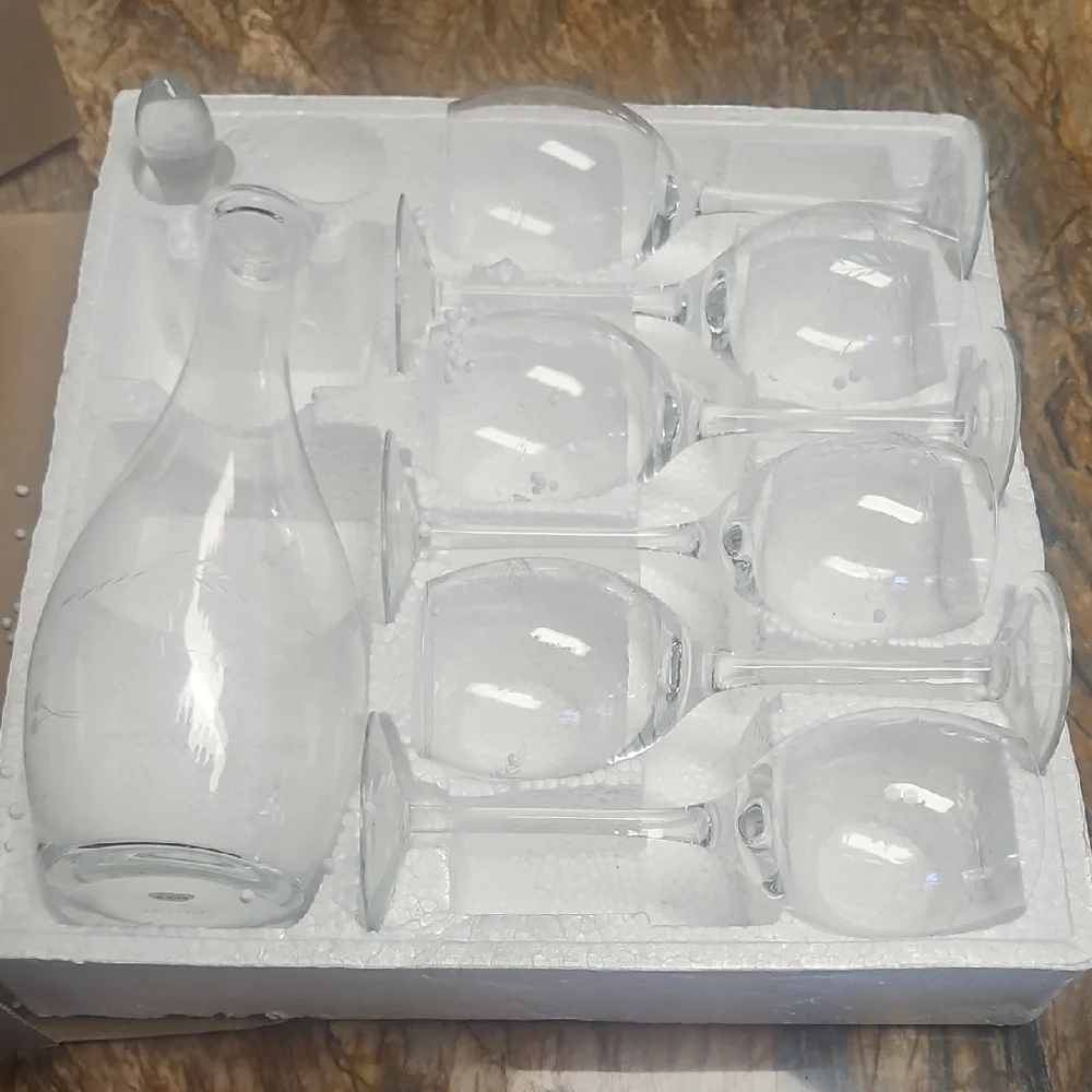 ELEMENTS 7 Piece Etched Gladd Wine Set NEW
